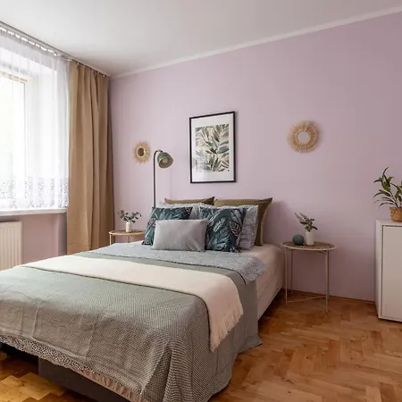 Mia Stepinska Near The Royal Lazienki *