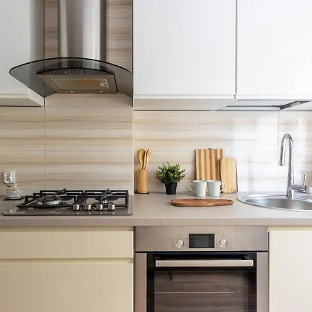 Mia Stepinska Near The Royal Lazienki