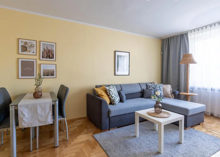 Apartament Stępińska Near Royal łazienki By Mia *