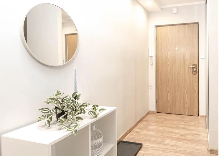 Stępińska Near Royal łazienki By Mia *