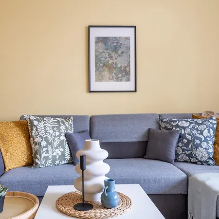 Stepinska Apartment Near Royal Lazienki By Mia