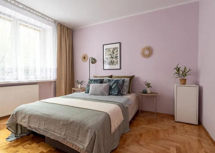 Stępińska Near Royal łazienki By Mia *