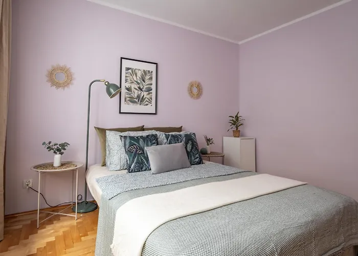 Stępińska Near Royal łazienki By Mia Apartament *